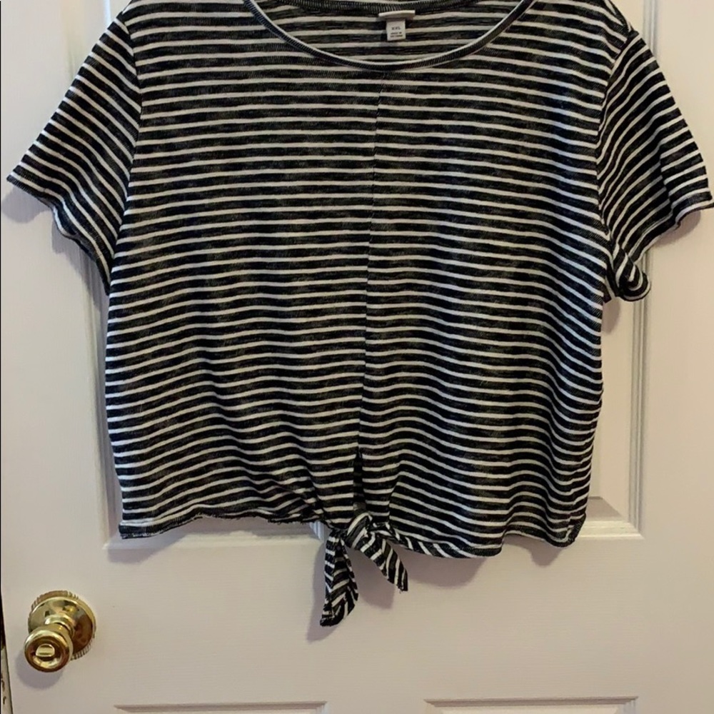 Striped Knot Crop - Picture 4 of 4